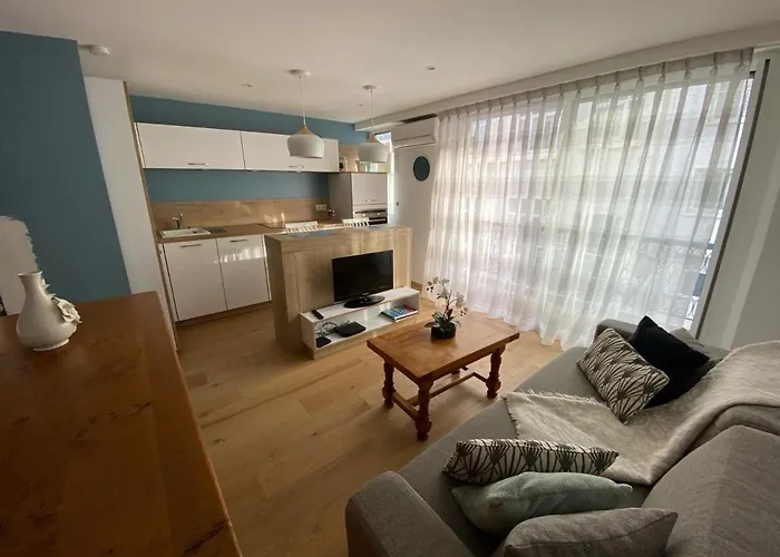 Studio 30 M2 Hyper Centre, Neuf, Parking Gratuit, 3 Etoiles